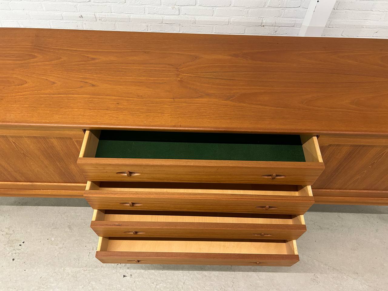 Deens teak dressoir H.W. Klein Bramin