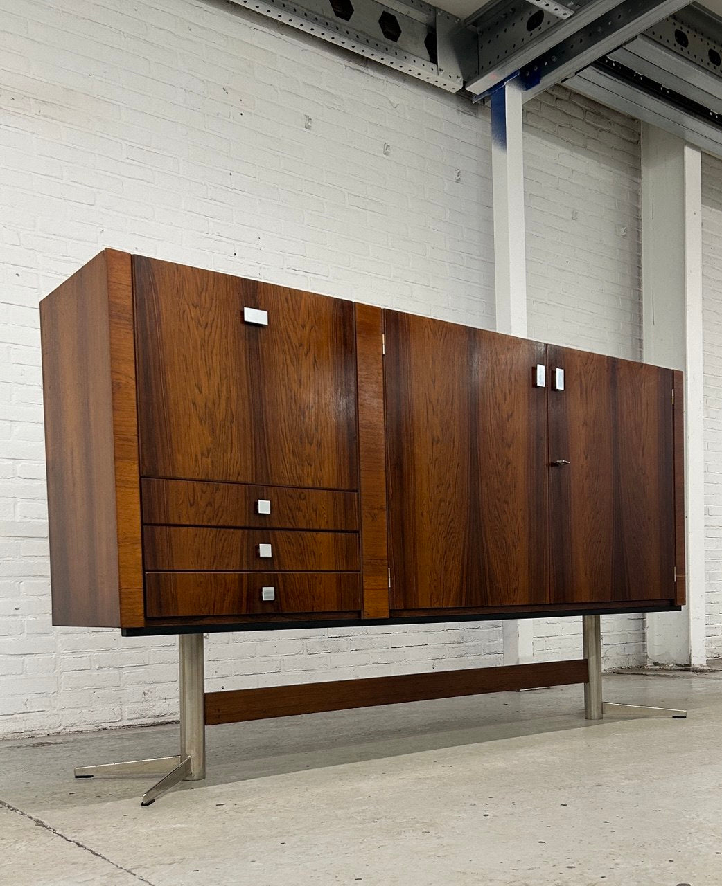 Highboard Louis van Teeffelen voor Wébé