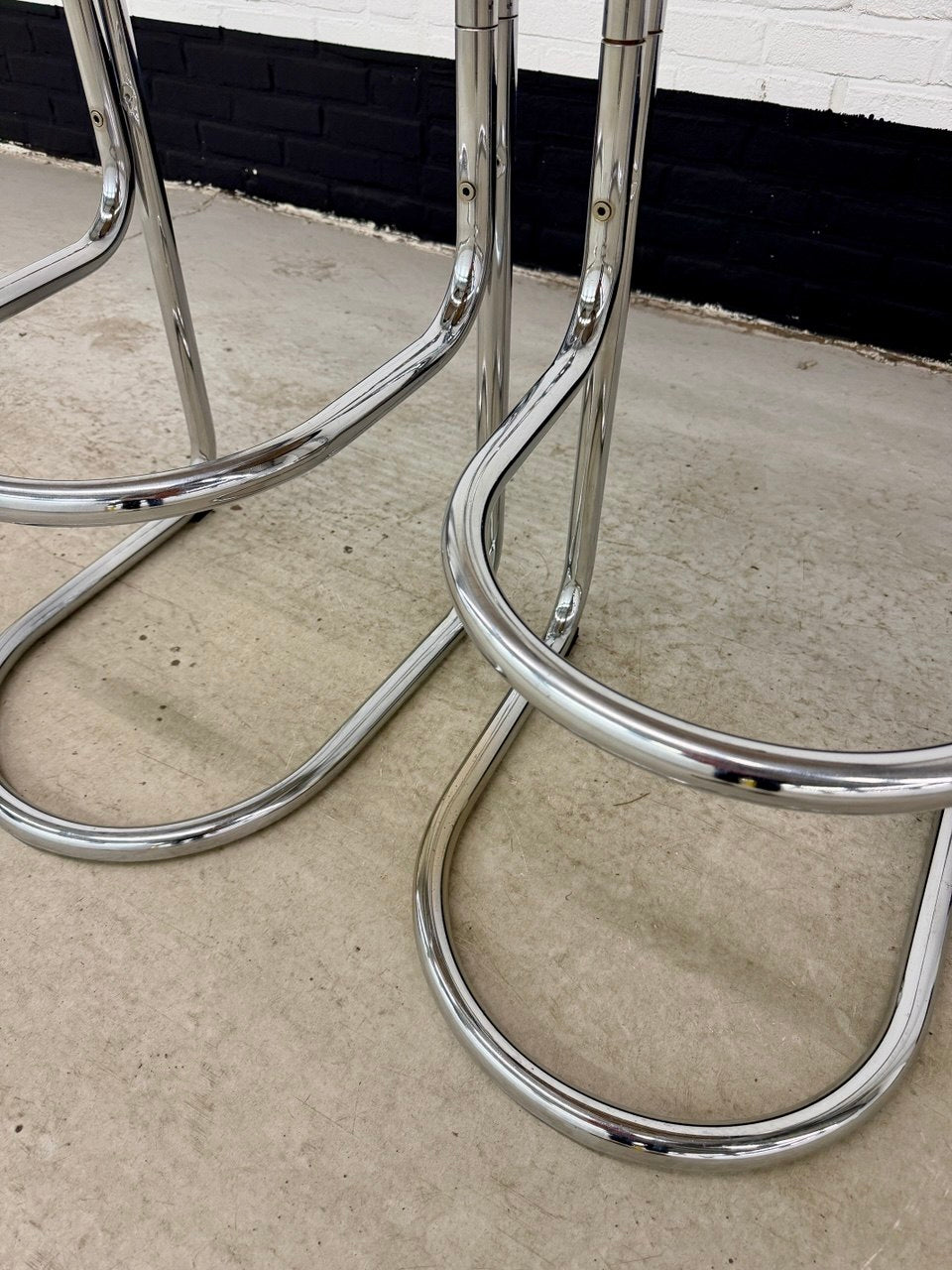 4 vintage Italy chrome barstools