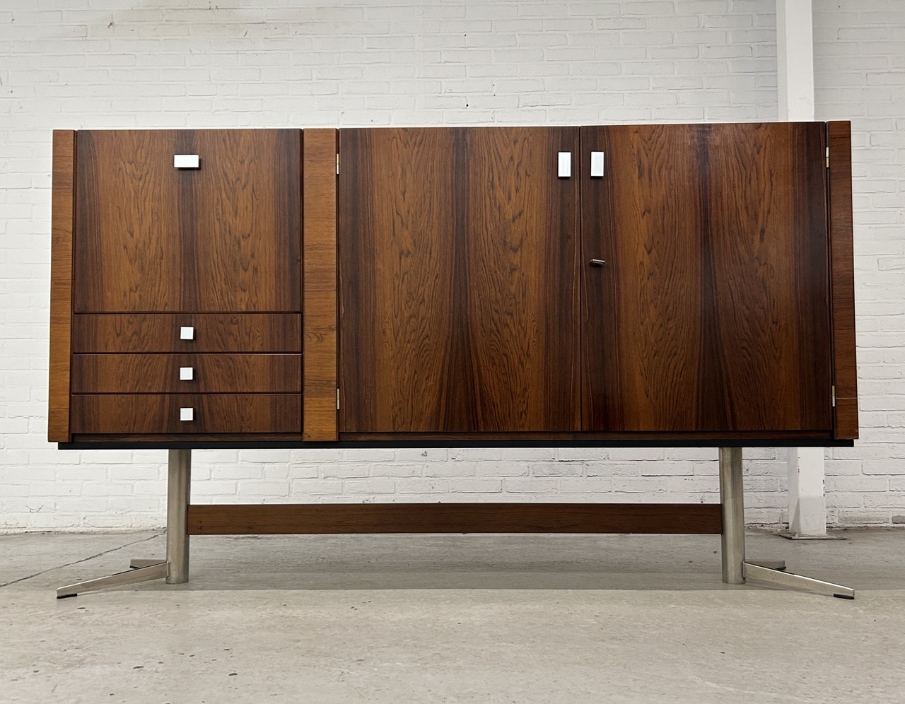 Highboard Louis van Teeffelen voor Wébé