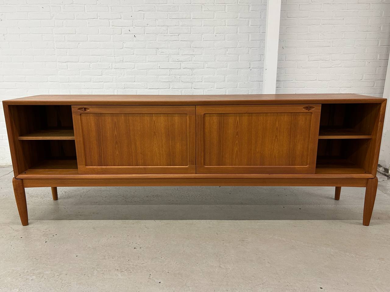 Deens teak dressoir H.W. Klein Bramin