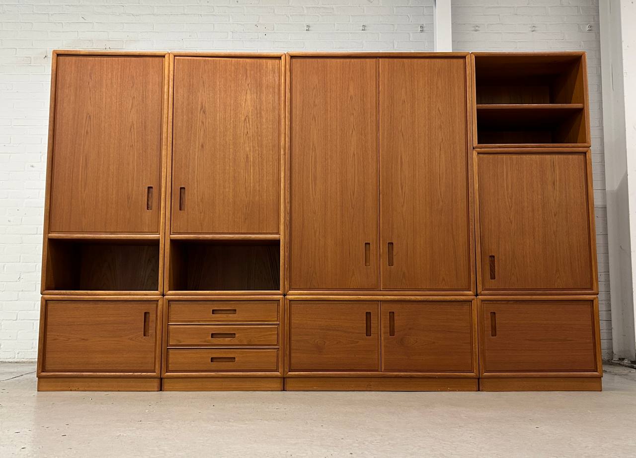 Vintage Teak Dyrlund wandmeubel