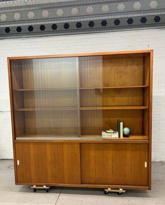 Vintage laboratoriumkast schoolkast