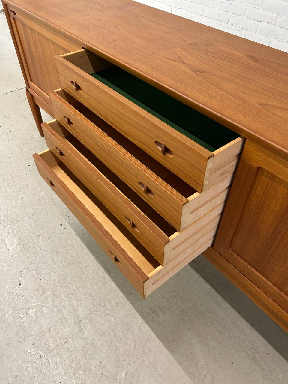 Deens teak dressoir H.W. Klein Bramin
