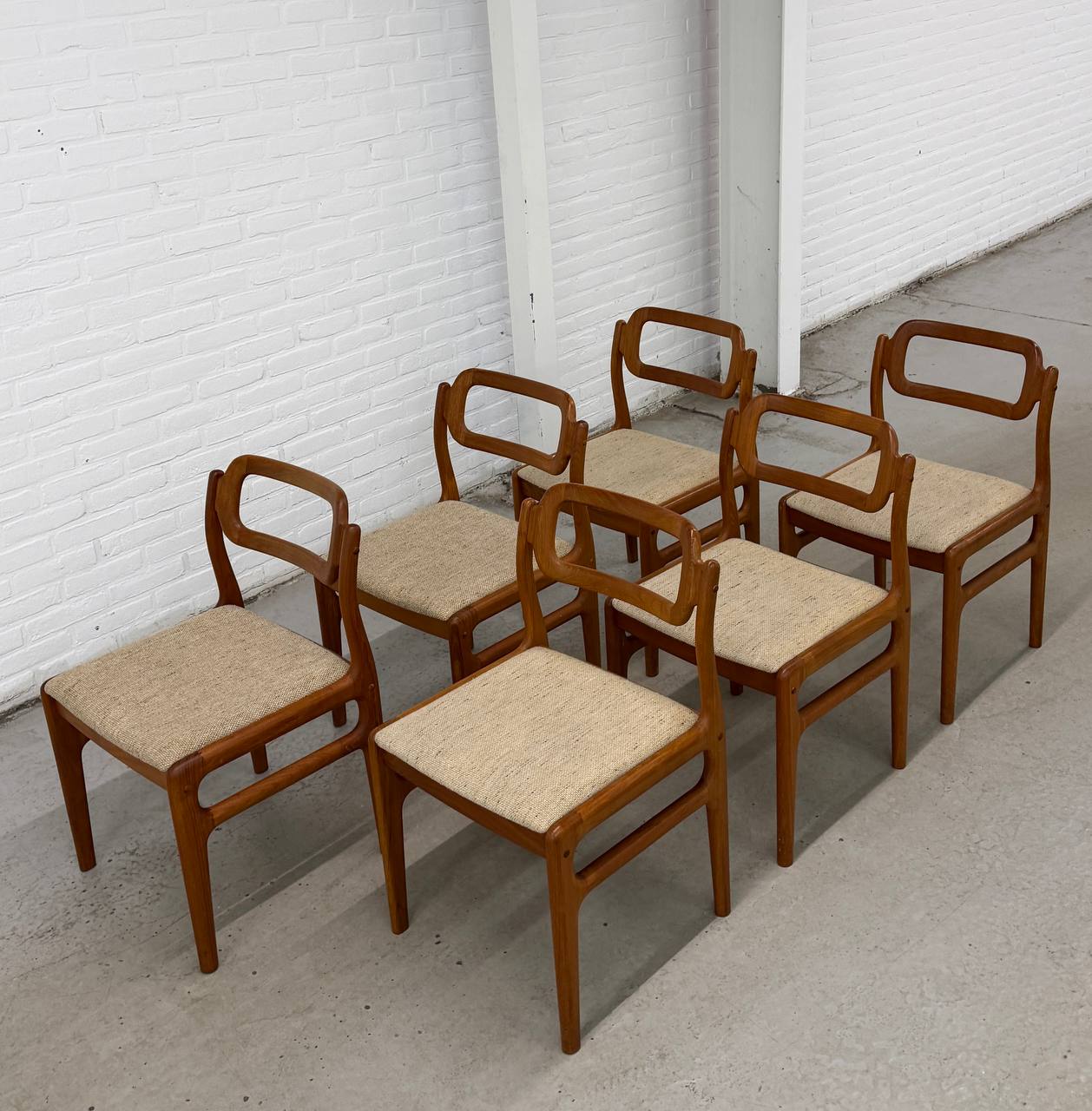 6 stoelen Johannes Andersen voor Uldum Møbelfabrik