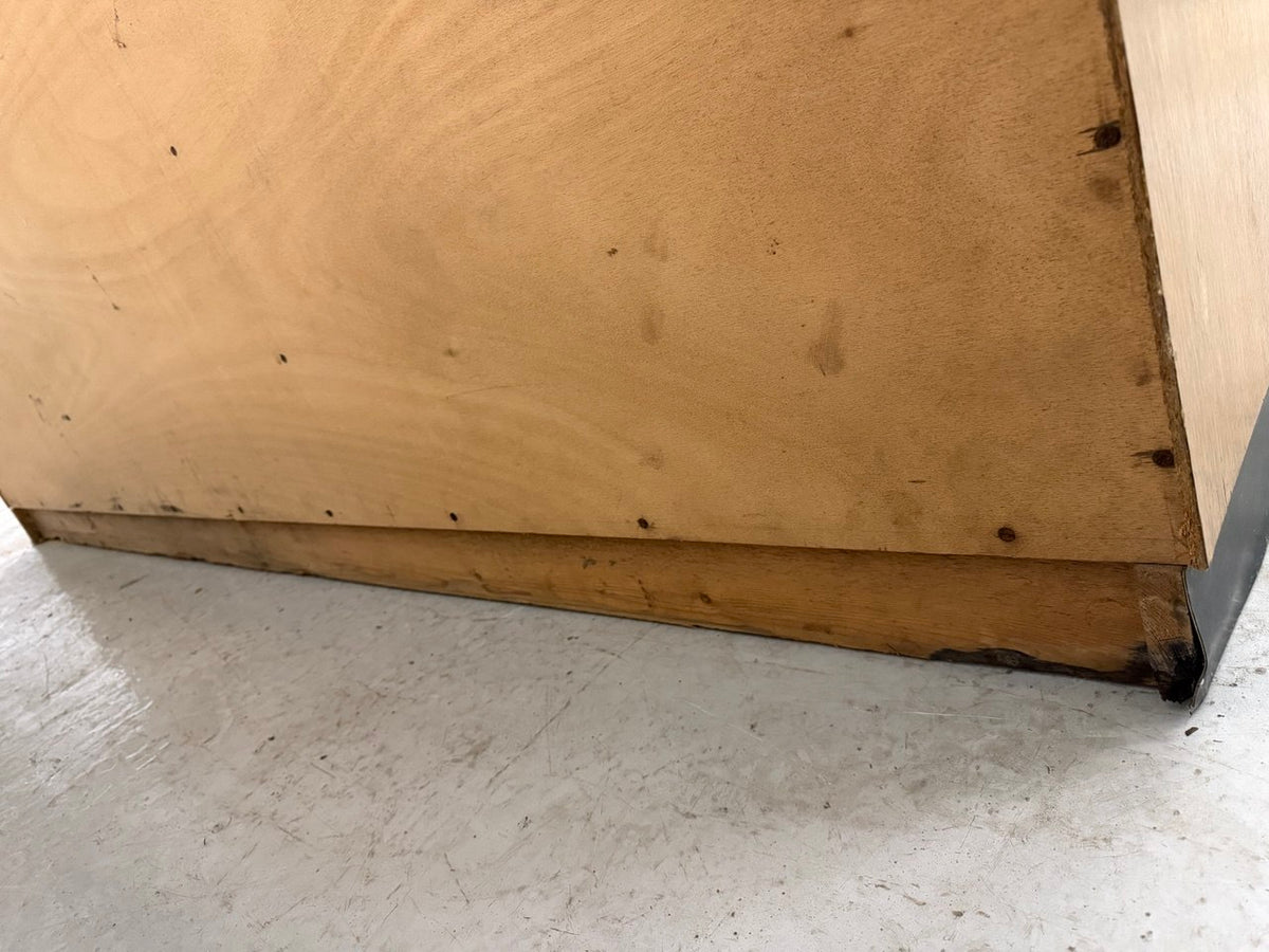 Vintage schoolkast teak met schuifdeuren