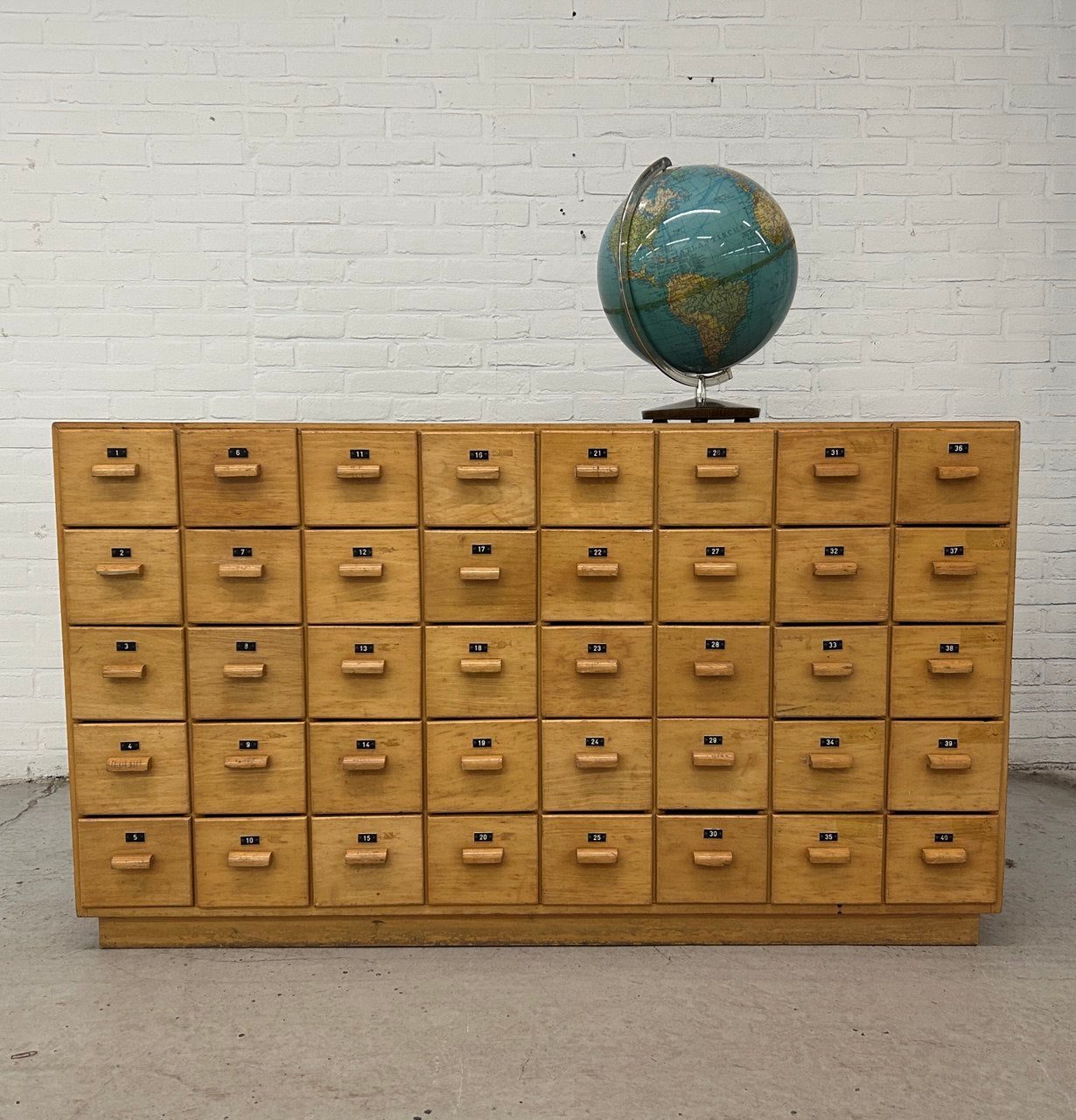 Vintage ladekast schoolkast apothekerskast