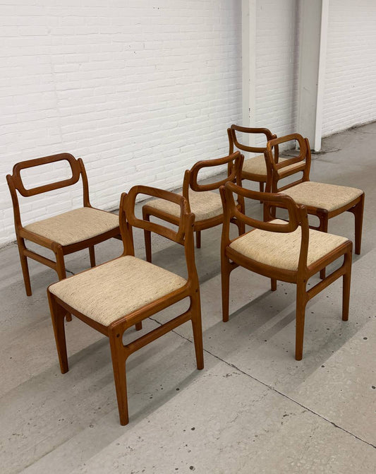 6 stoelen Johannes Andersen voor Uldum Møbelfabrik