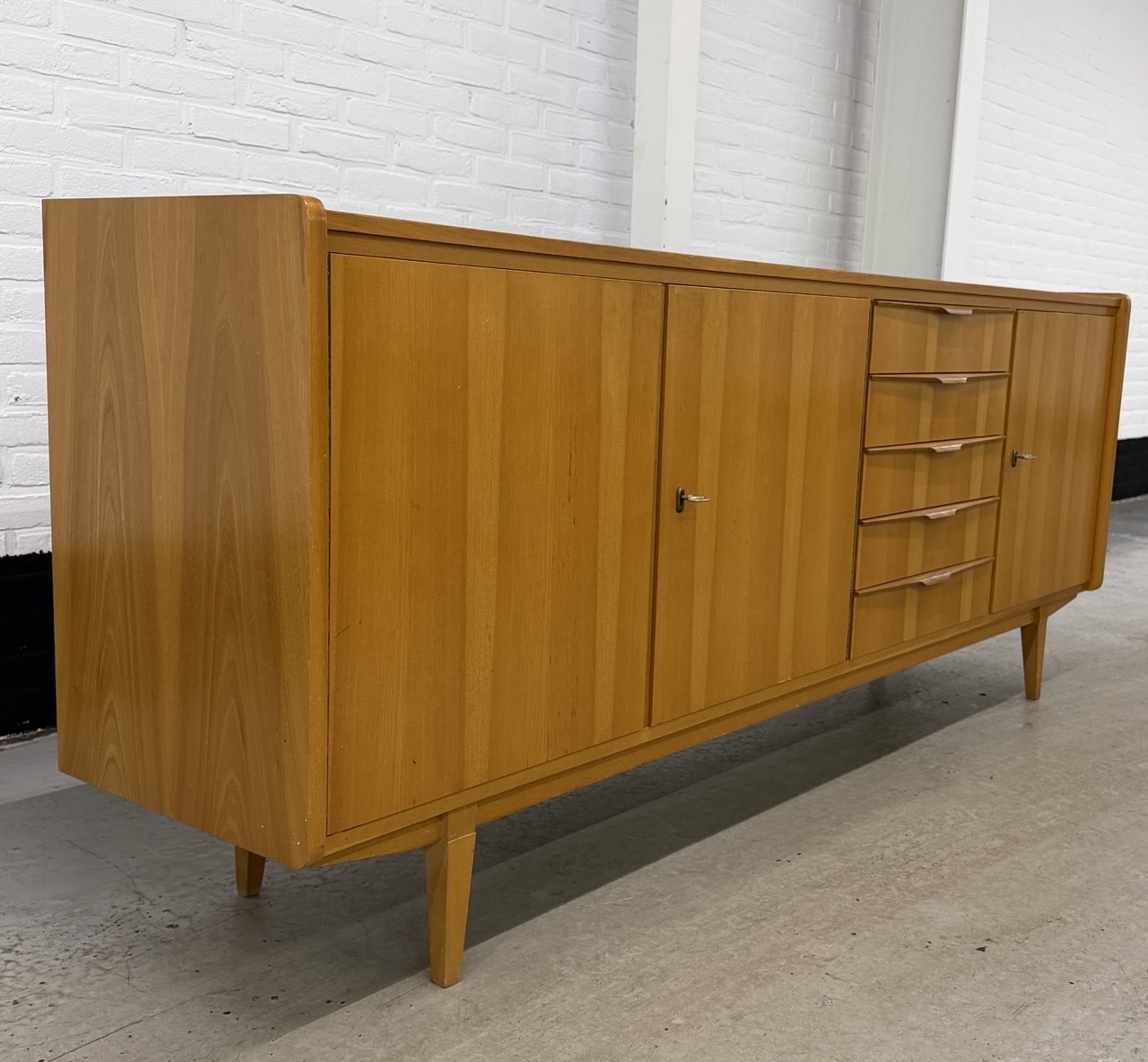 Vintage Designer Dressoir