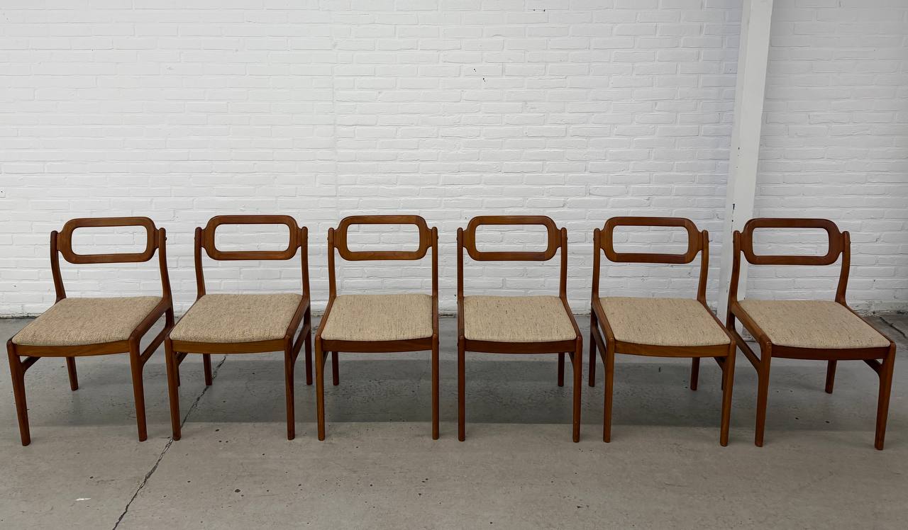 6 stoelen Johannes Andersen voor Uldum Møbelfabrik