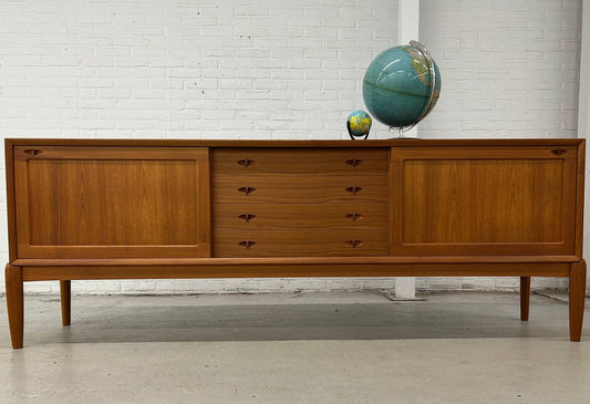Deens teak dressoir H.W. Klein Bramin