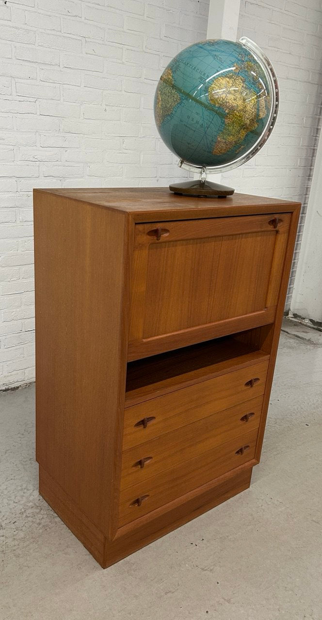 Deens teak cabinet H.W. Klein Bramin