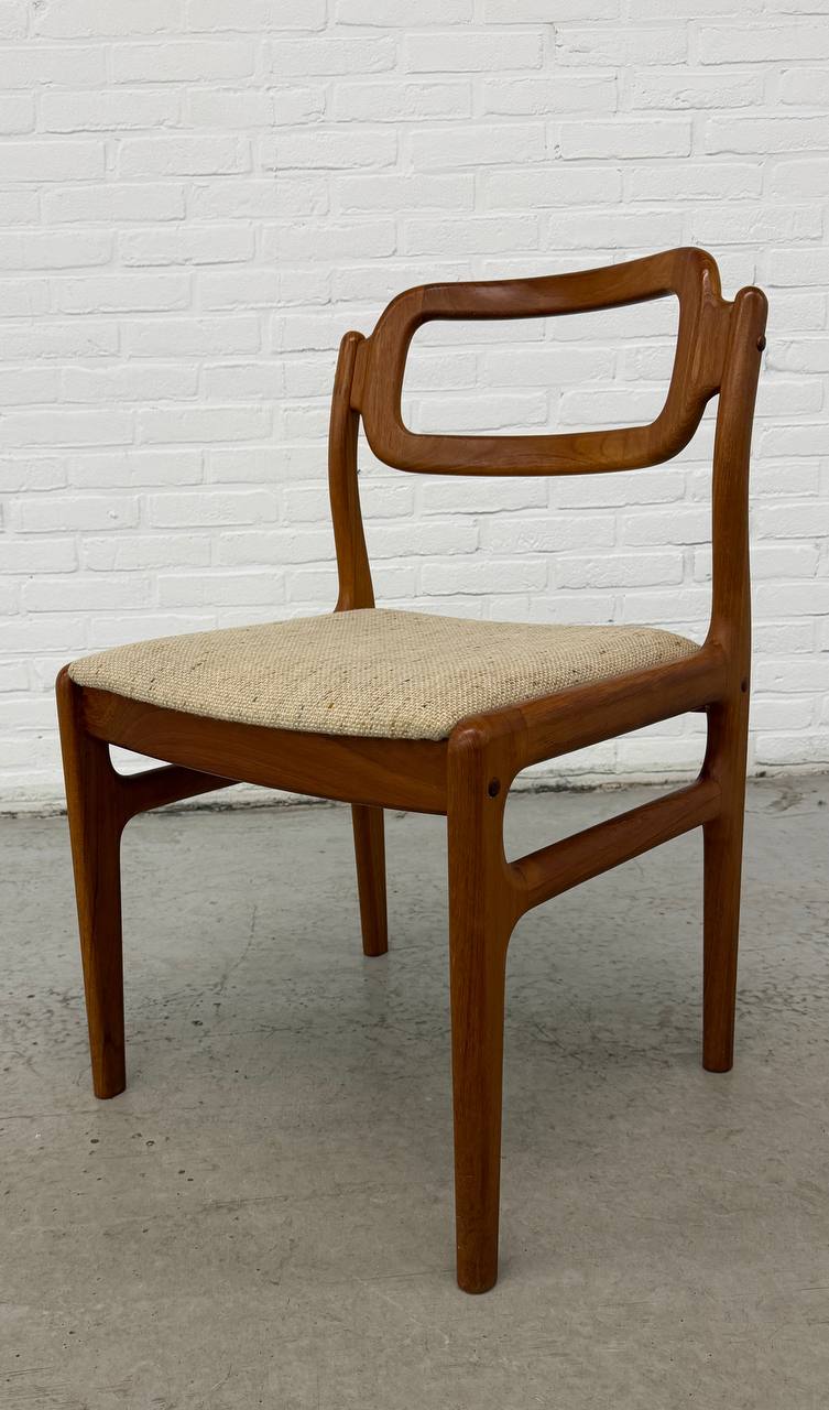 6 stoelen Johannes Andersen voor Uldum Møbelfabrik