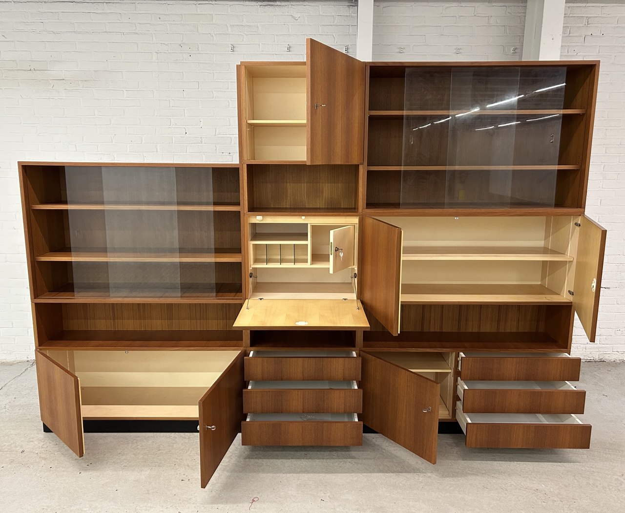 XXL vintage wandmeubel / boekenkast