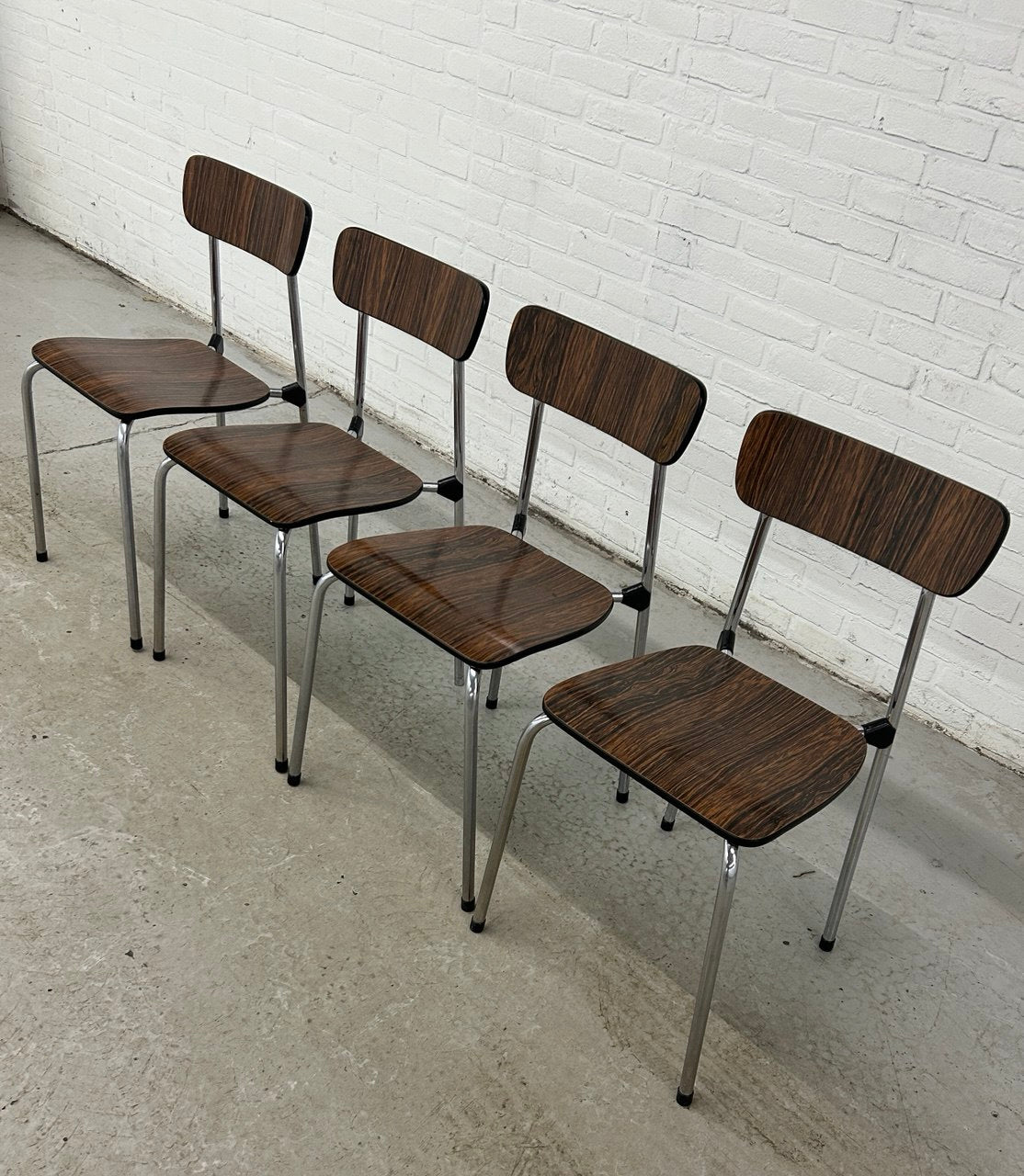 Vintage formica tafel met stoelen