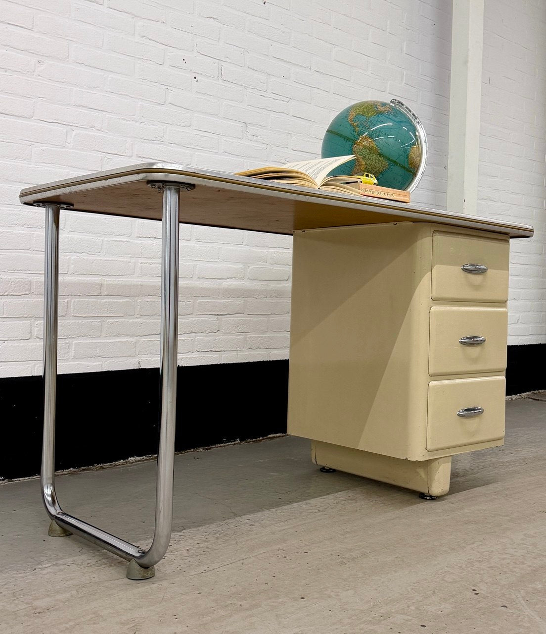 Vintage buisframe Maquet desk, doktersbureau