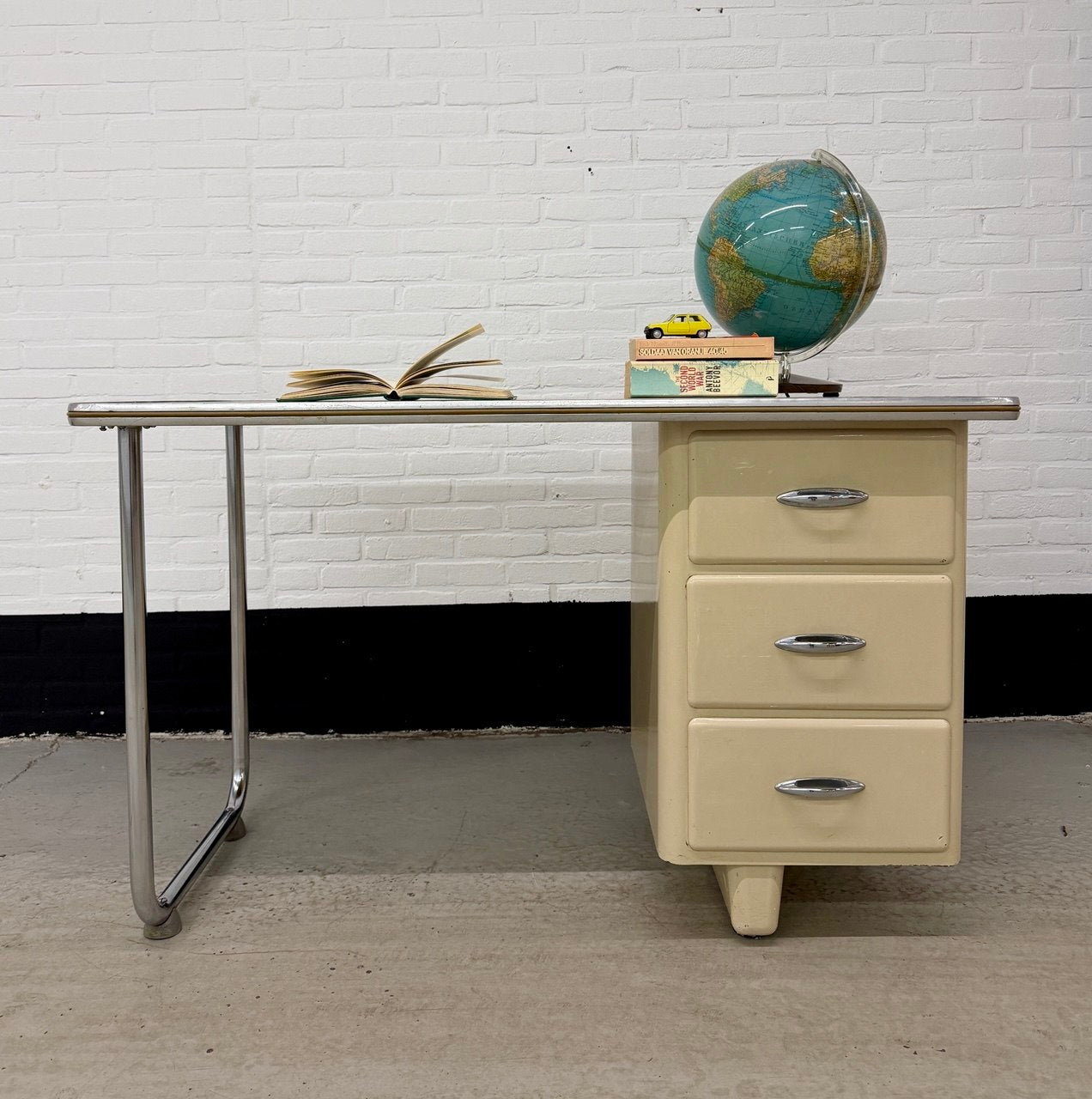 Vintage buisframe Maquet desk, doktersbureau
