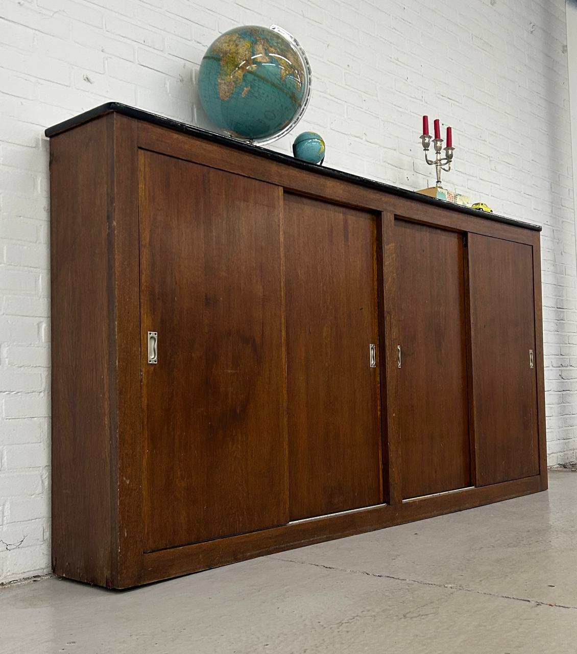 Vintage schoolkast - schuifdeurkast