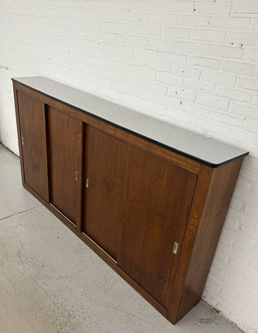 Vintage schoolkast - schuifdeurkast