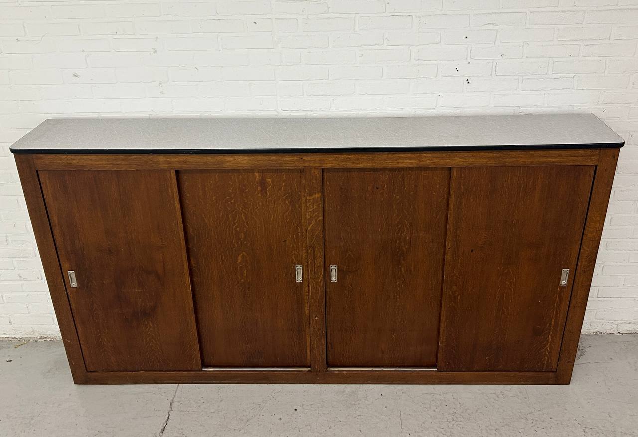 Vintage schoolkast - schuifdeurkast