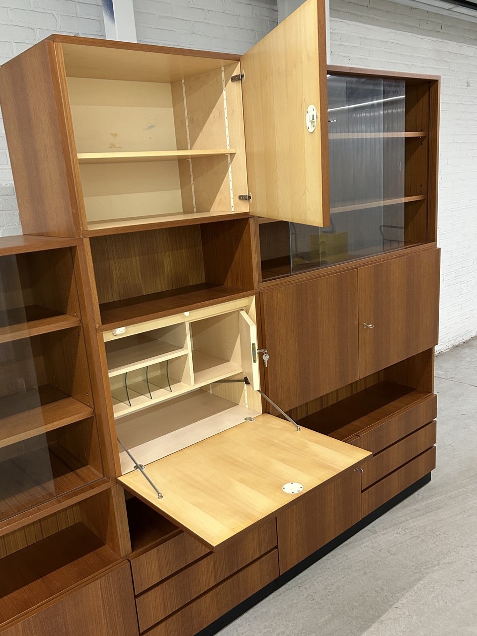 XXL vintage wandmeubel / boekenkast