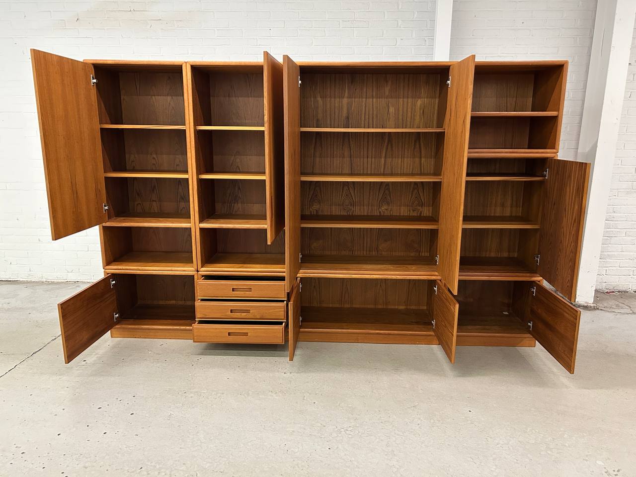 Vintage Teak Dyrlund wandmeubel