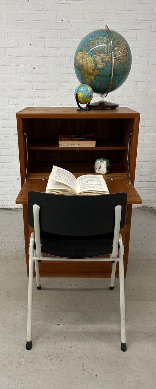 Deens teak cabinet H.W. Klein Bramin