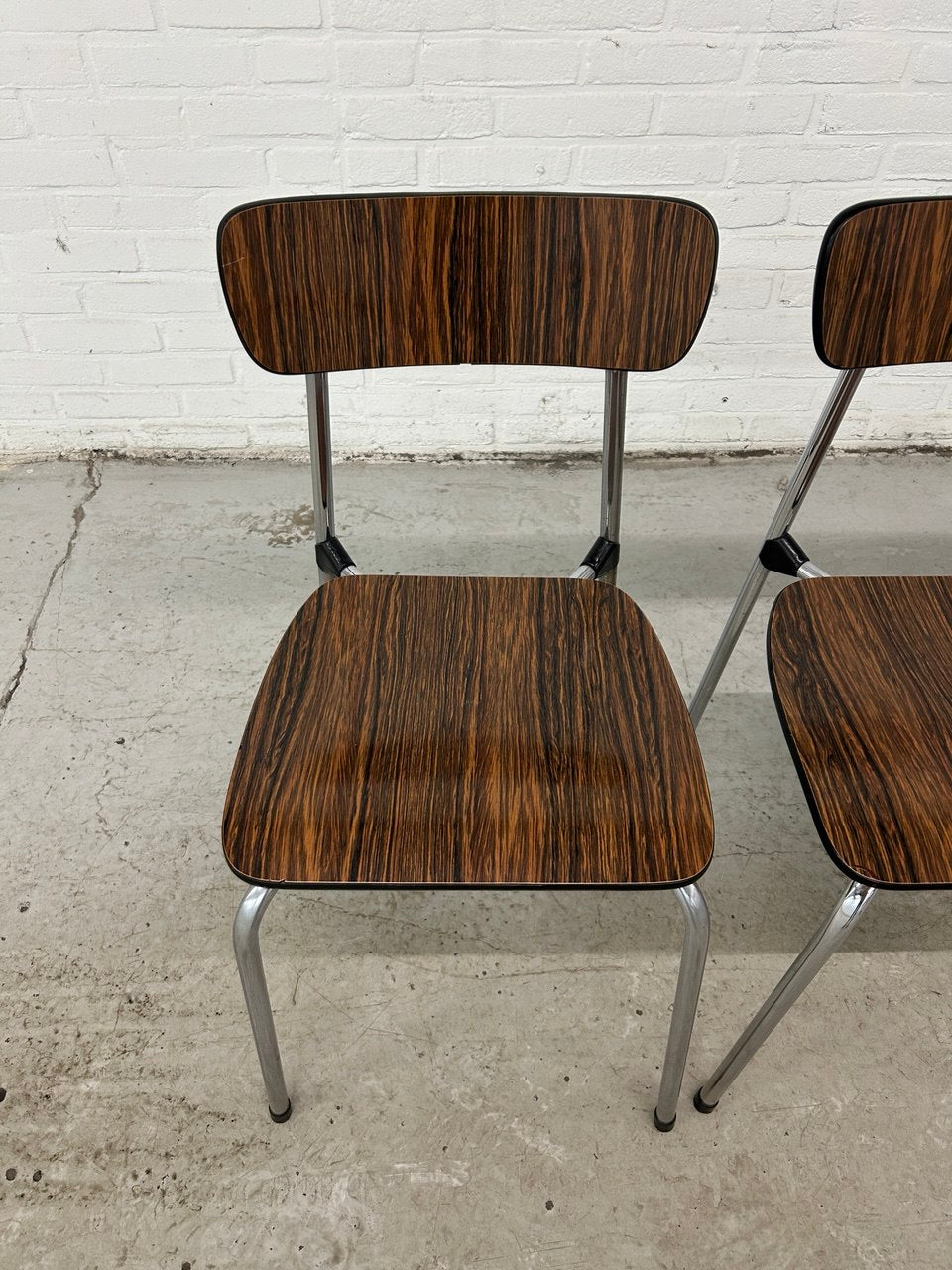 Vintage formica tafel met stoelen