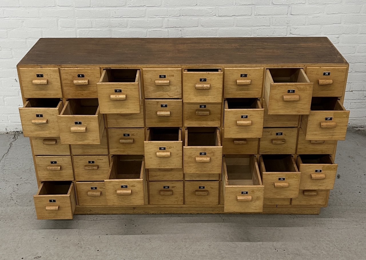 Vintage ladekast schoolkast apothekerskast