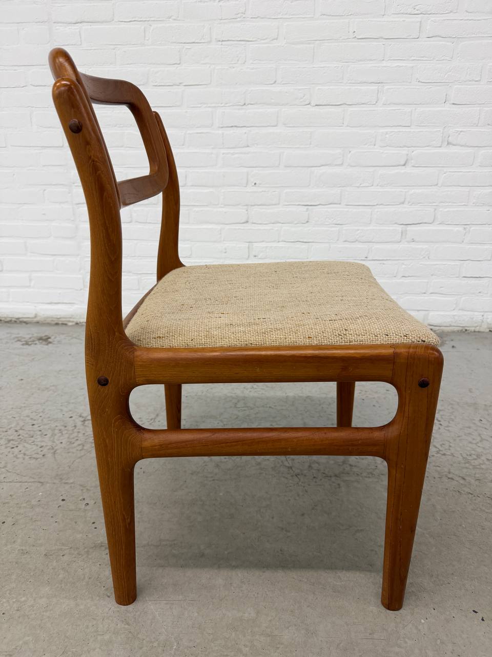 6 stoelen Johannes Andersen voor Uldum Møbelfabrik