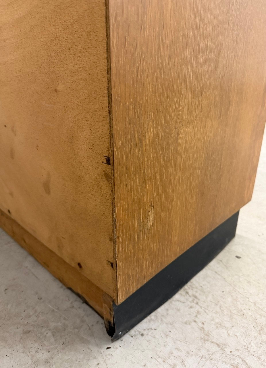 Vintage schoolkast teak met schuifdeuren