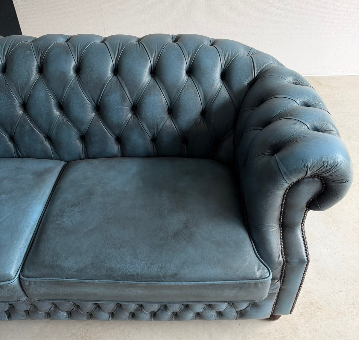 Chesterfield Winchester Furniture driezitsbank