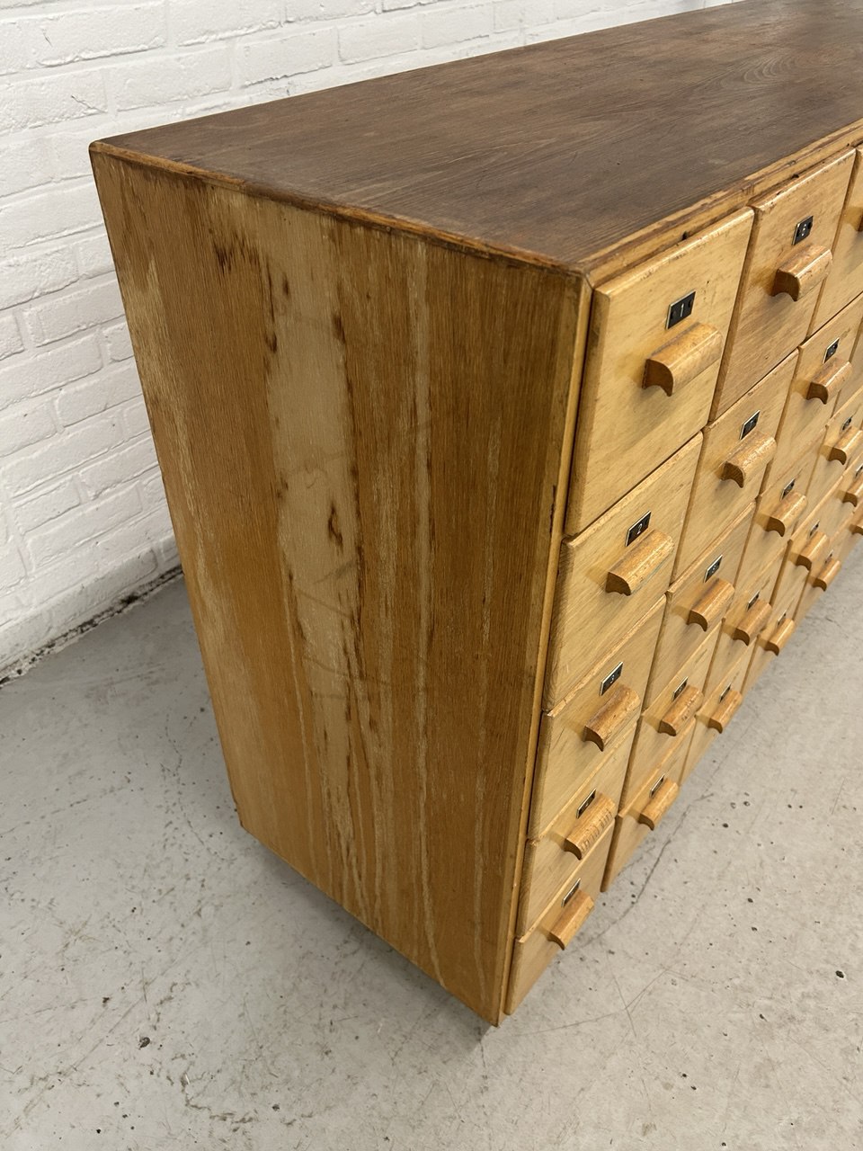 Vintage ladekast schoolkast apothekerskast