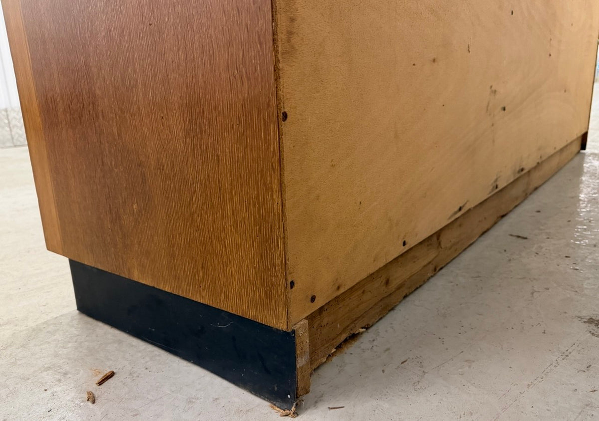 Vintage schoolkast teak met schuifdeuren