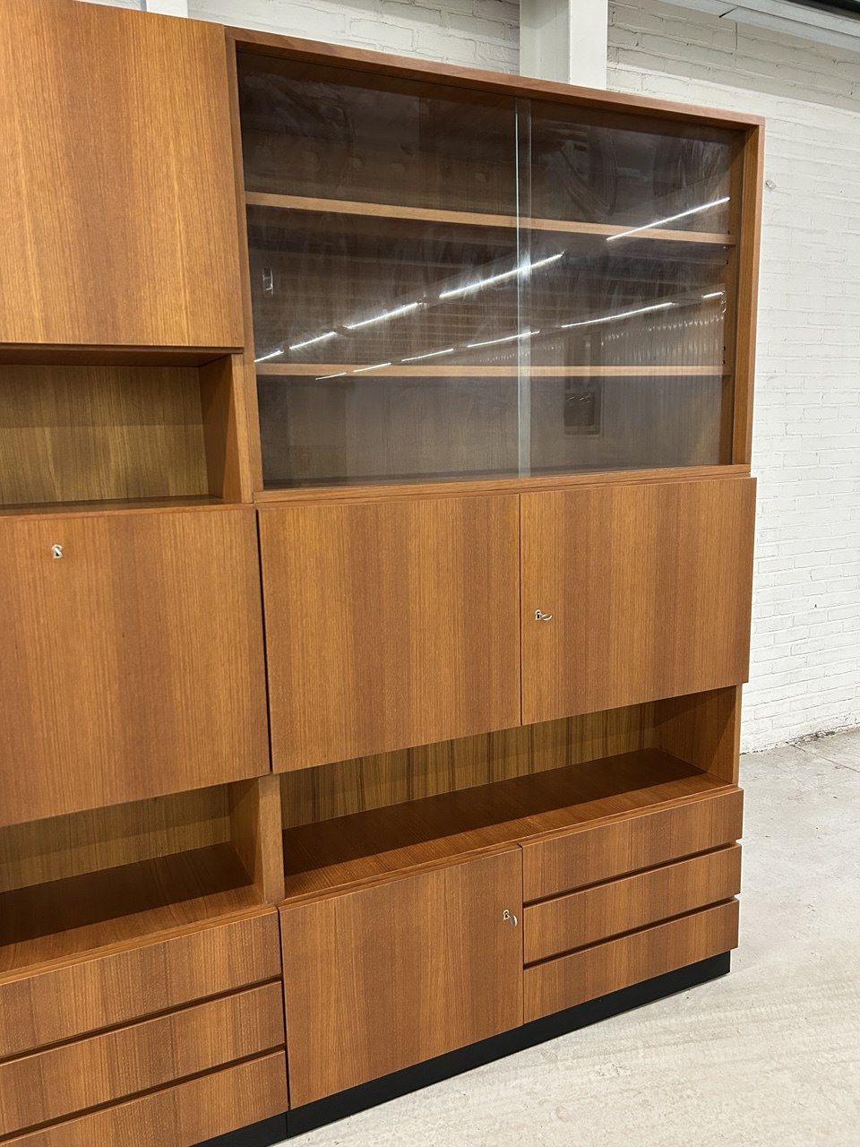 XXL vintage wandmeubel / boekenkast