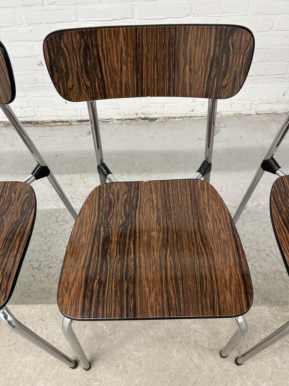 Vintage formica tafel met stoelen