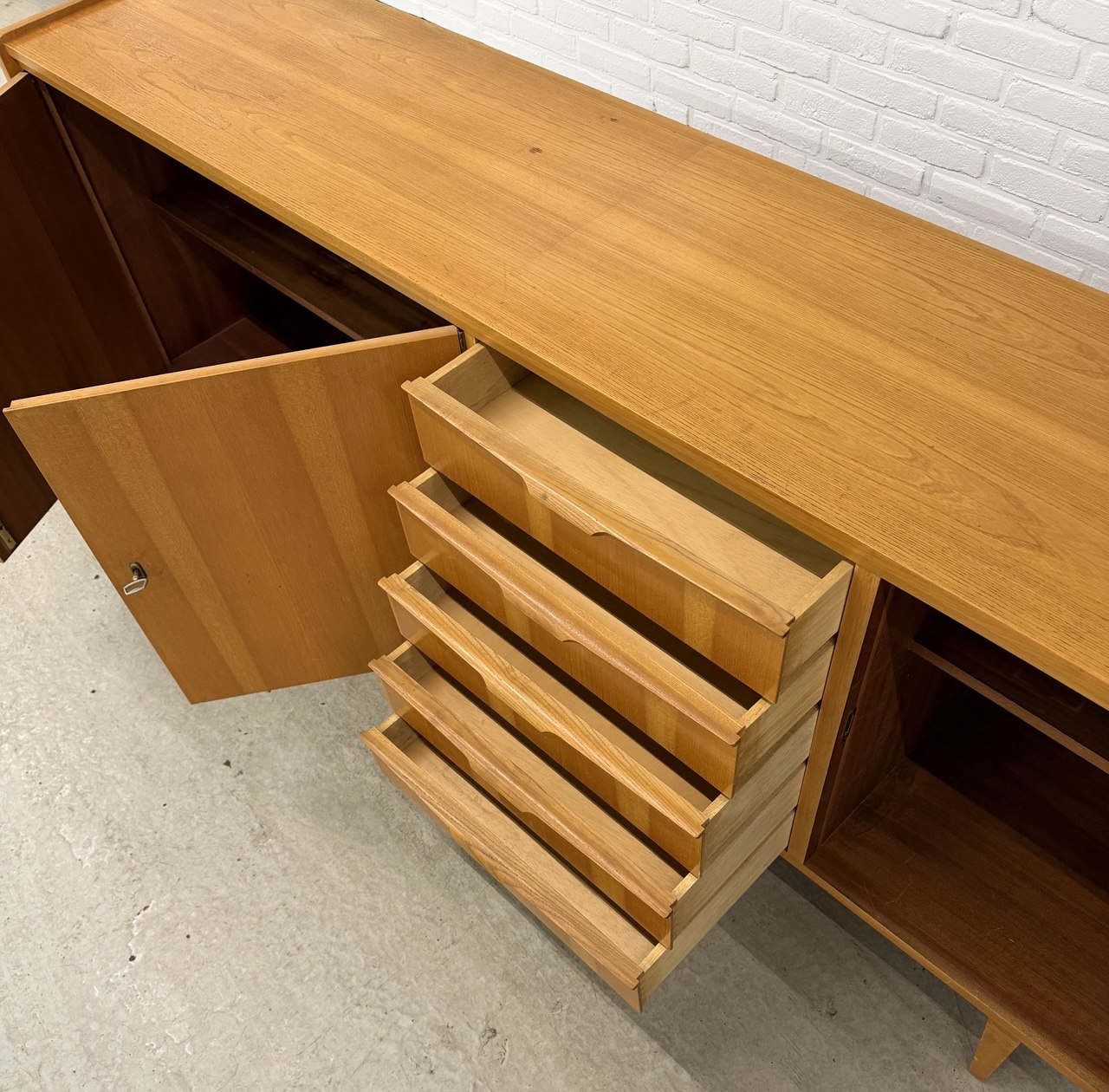 Vintage Designer Dressoir