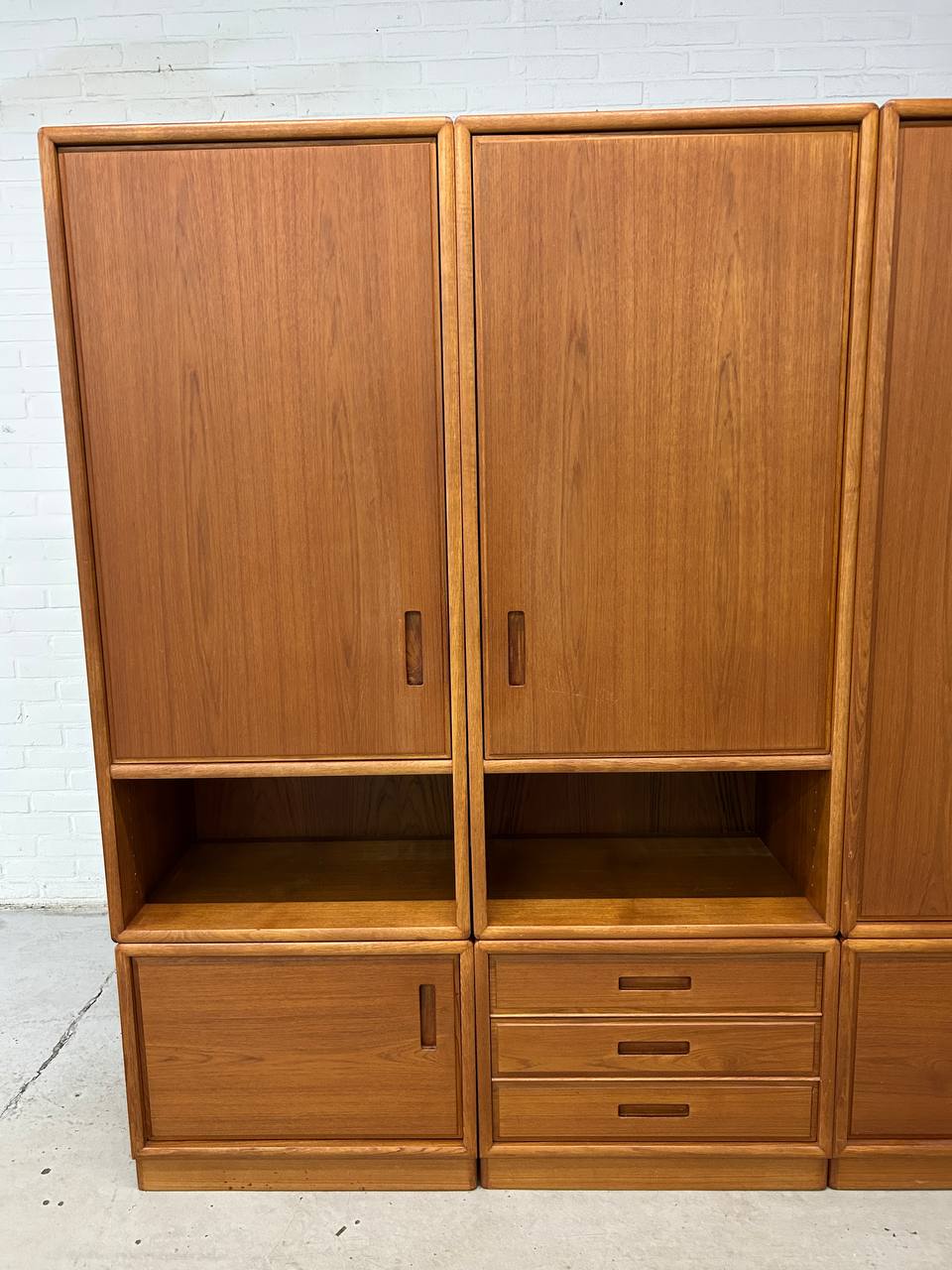 Vintage Teak Dyrlund wandmeubel