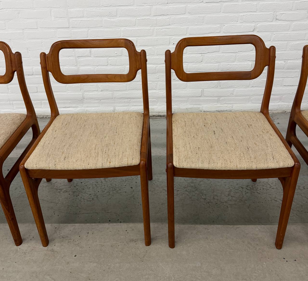 6 stoelen Johannes Andersen voor Uldum Møbelfabrik